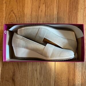 Naturalizer Cream Wedges